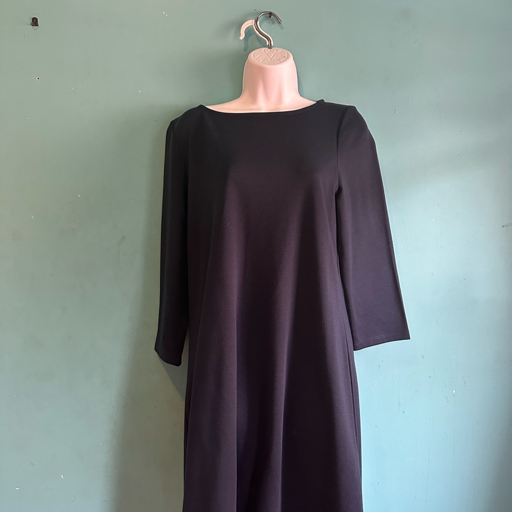 Navy blue long sleeve dress Work/casual event. Never worn. No tags. Size M.